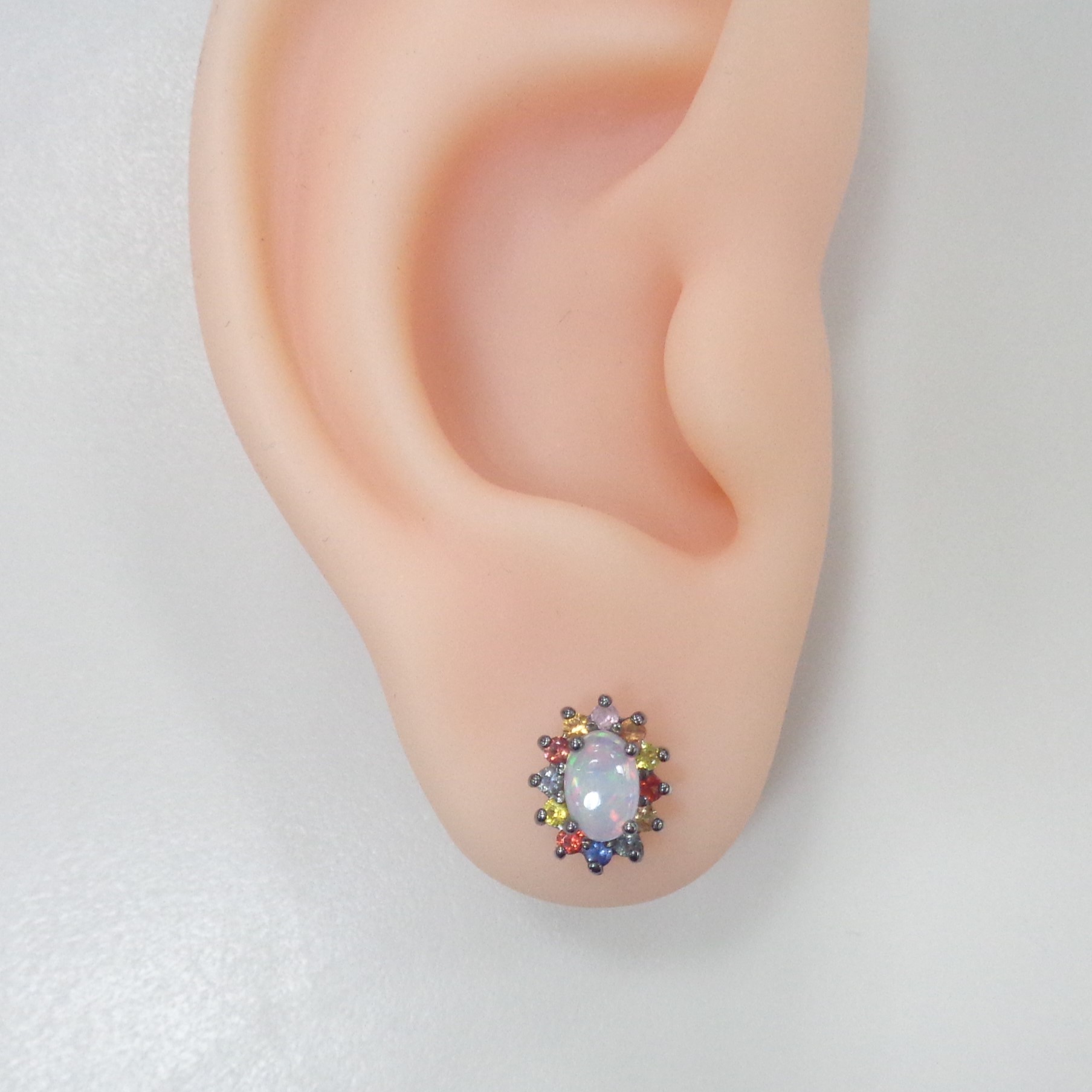 Серебряные серьги-пусеты с опалами